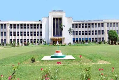 loot in GSVM Medical College campus
