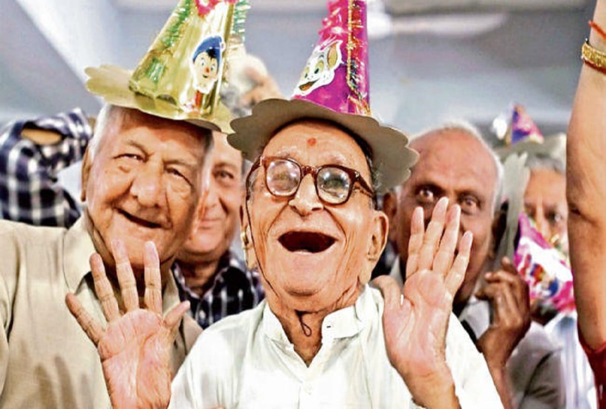 government will take action against  government employees who not taking care of parents