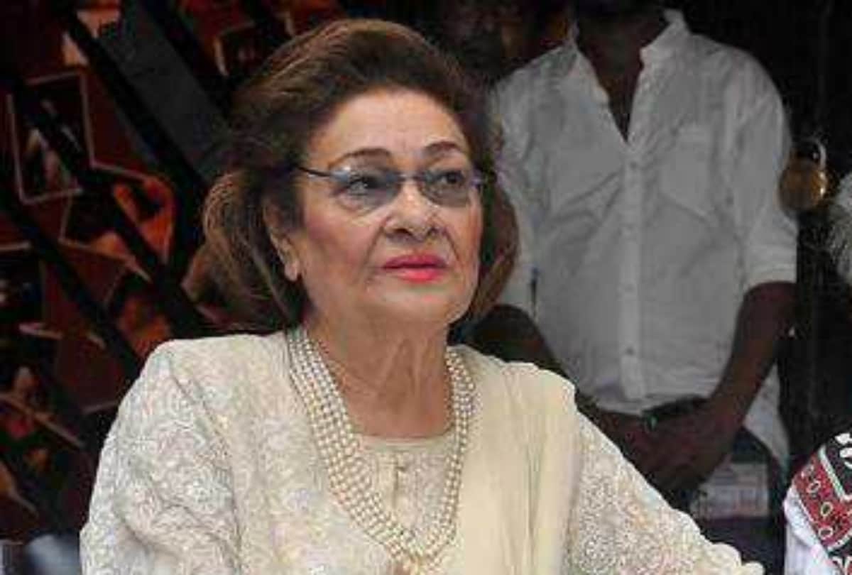 kareena kapoor son taimur ali khan photo with his grand mother krishna raj kapoor