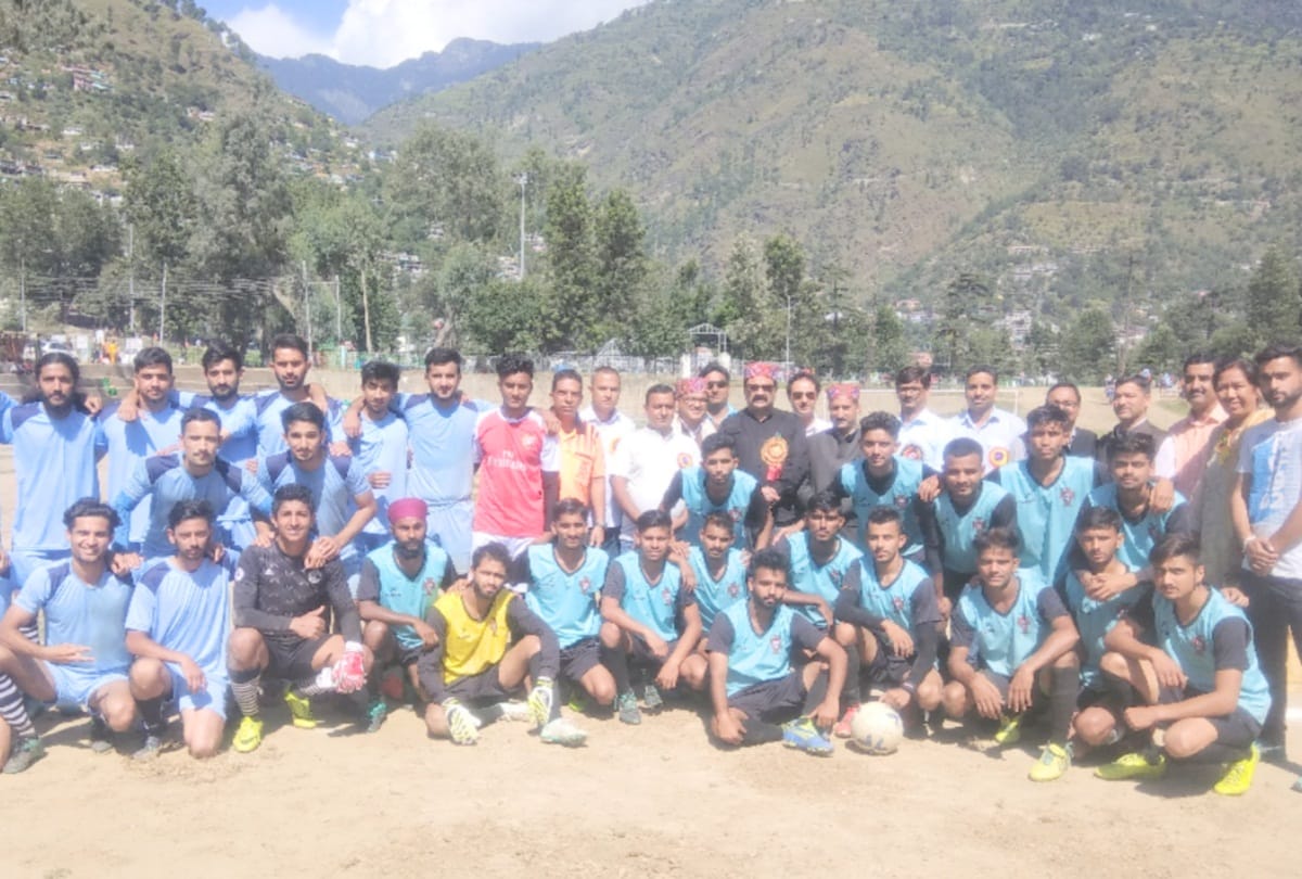 team una won inter college football trophy