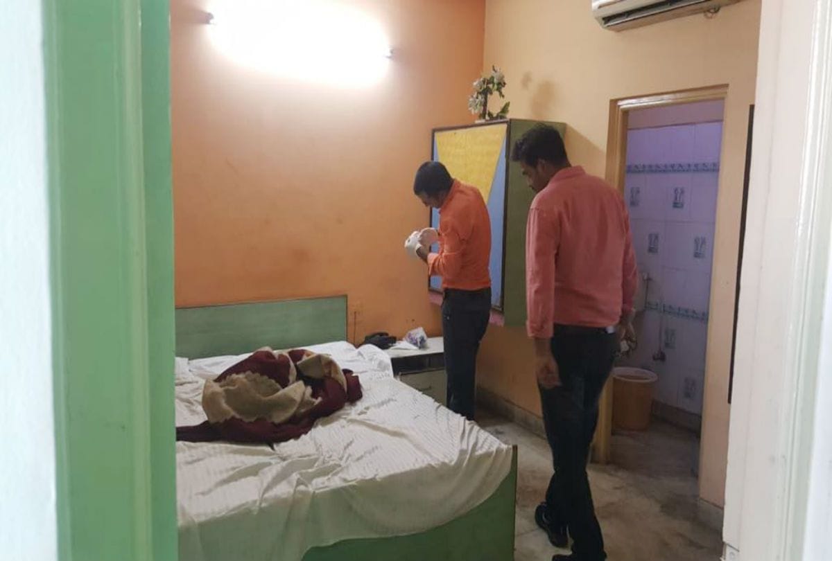 school girl and youth committed suicide in hotel room
