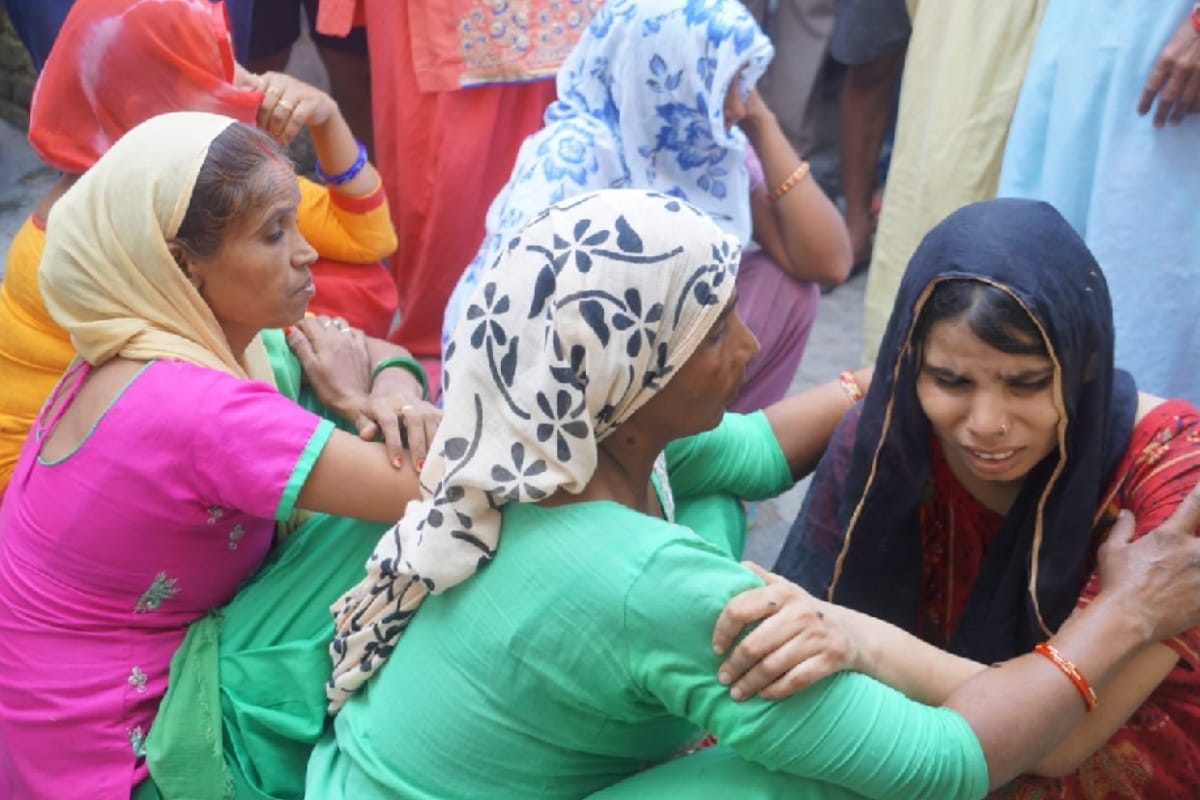 murder in meerut of a History sheeter by his friend attaking by knife police investigating the case