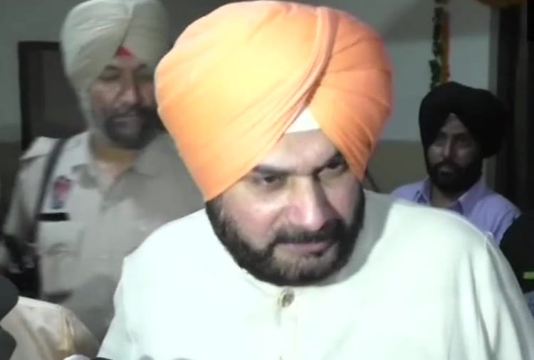 Navjot Siddhu targeted central government on price of petrol