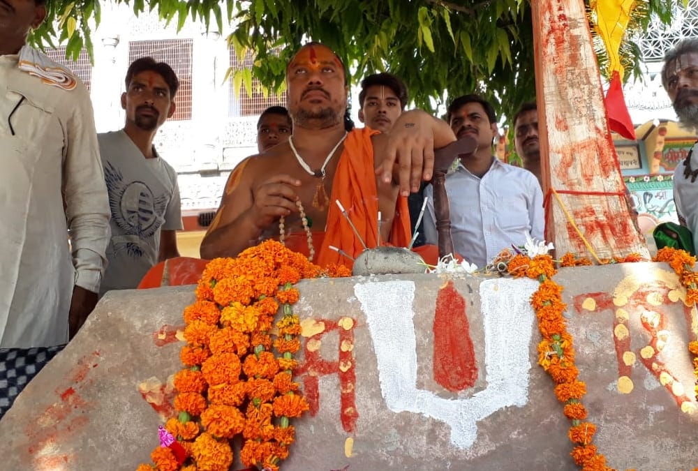 mahant paramhans drink juice to end fast