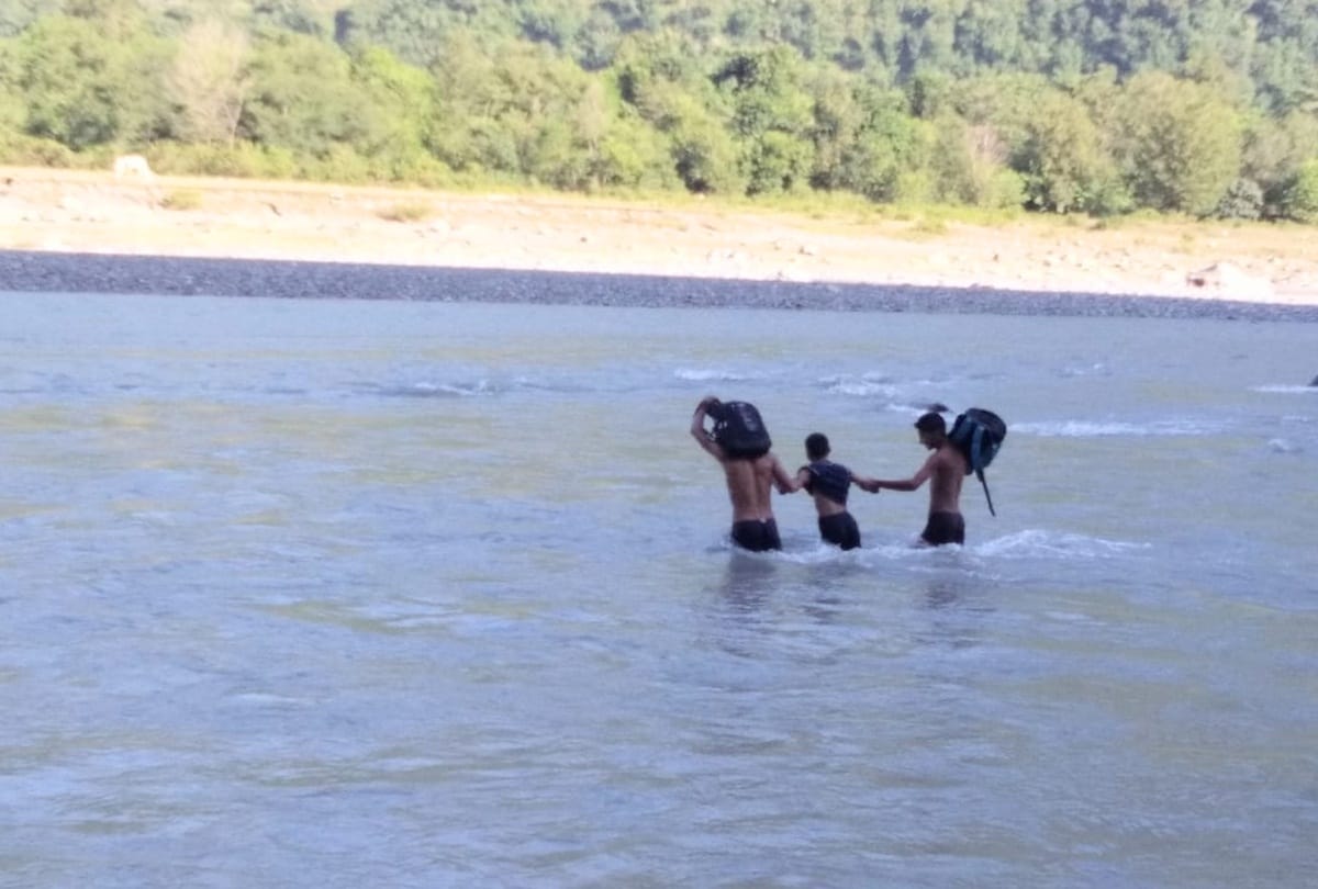 Children reach school after crossing the river in sirmour himachal