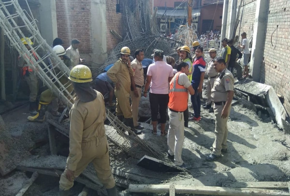 under construction building collapsed in delhi swaroop nagar