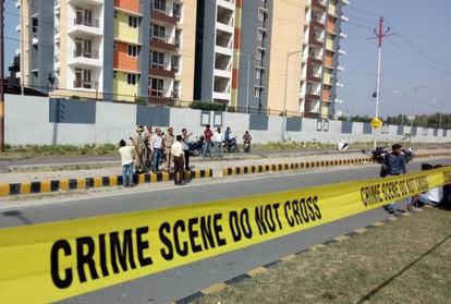 Bihar News : सीवान में दिनदहाड़े बाइक शोरूम के मालिक पर जानलेवा हमला; दुकान पर बैठे थे, अपराधियों ने मारी गोली Bihar News: Deadly attack on bike shopkeeper in Siwan; Criminals shot, Bihar Police, Crime News