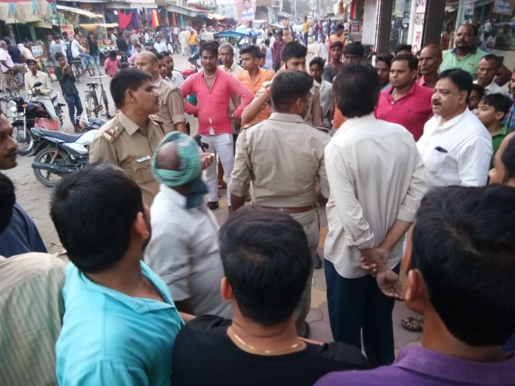 बाजार में युवक को पीटा, 15 पर केस दर्ज