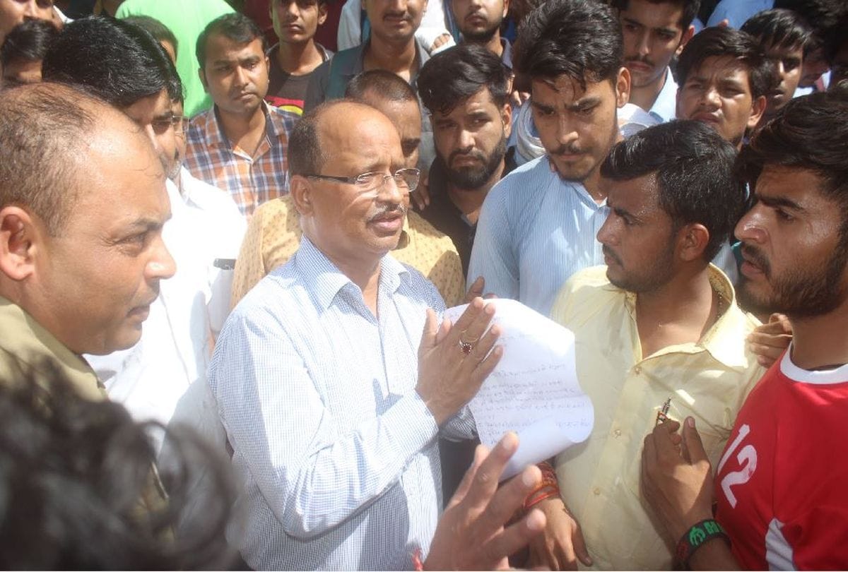 Student death in road accident, RTO officers surrounded