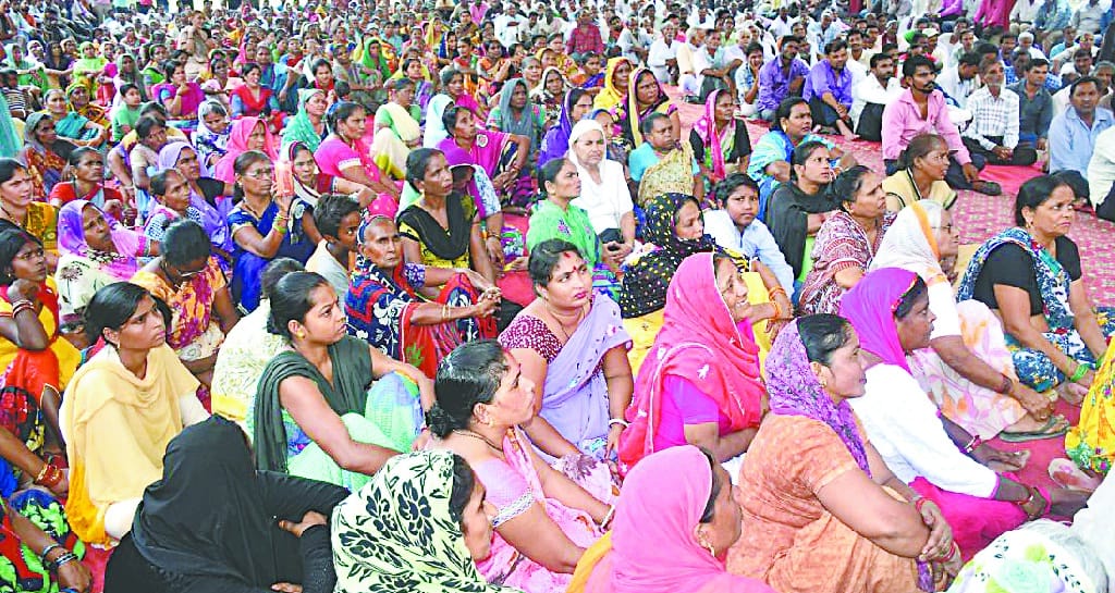 People protested for Najool Land