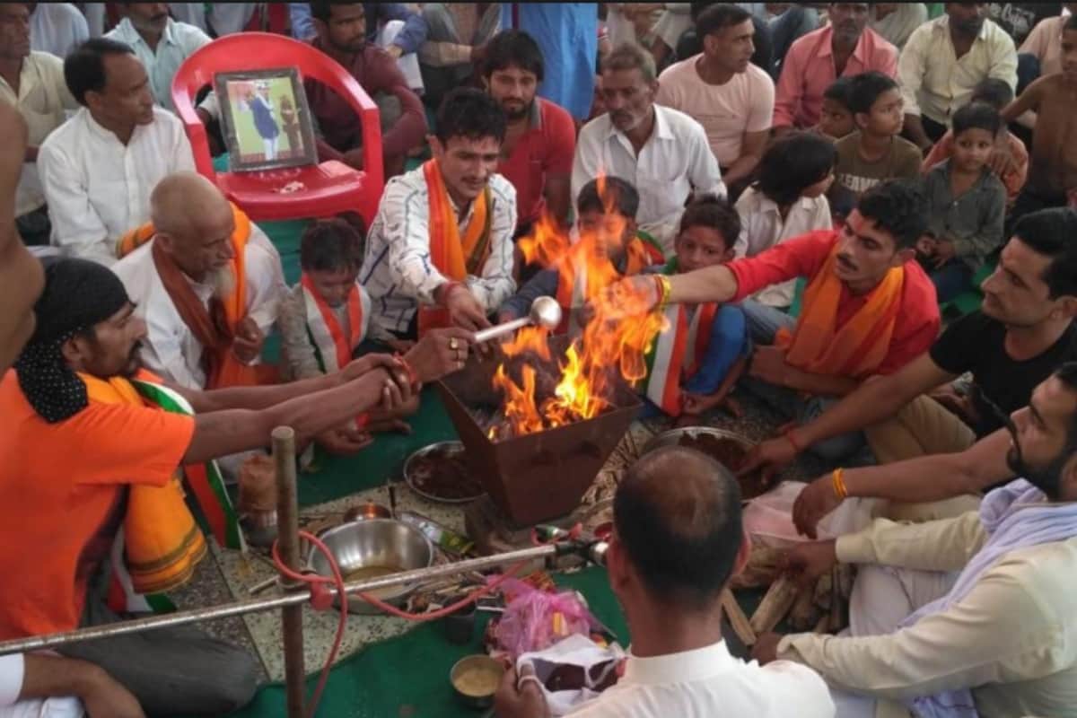 Muslim family changed intoHindu religion with many members in Baghpat up