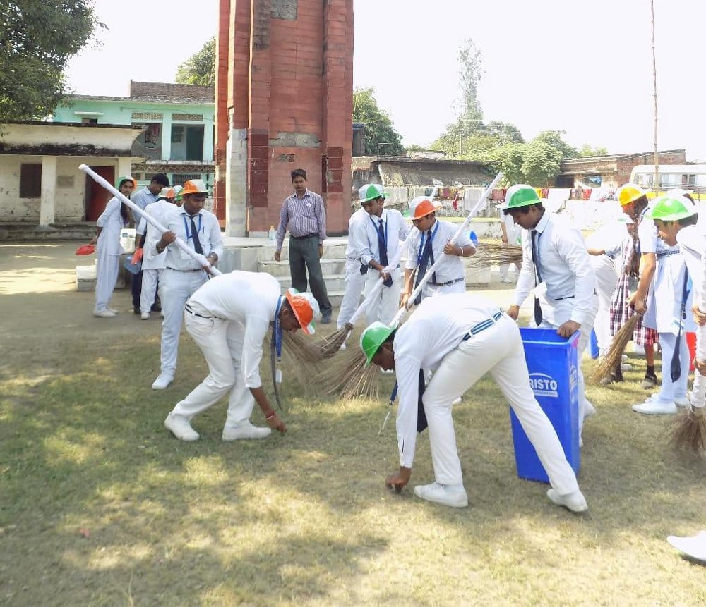 Cleanliness of Students on Shaheed Memorial