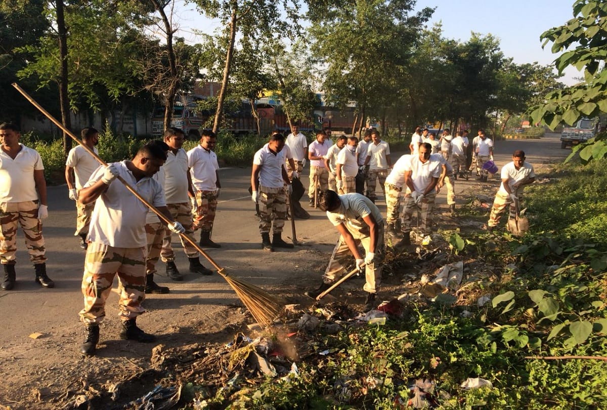 Gandhi jayanti 2018 Go Clean go Green campaign held in haldwani by amar ujala