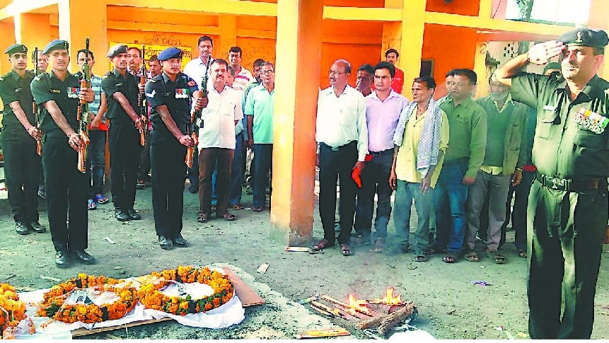 army jawan died of illness, homage payed