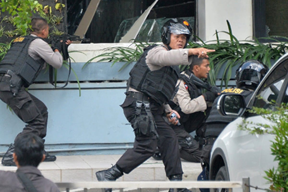 Indonesia: After fearing from Earthquake and tsunami criminals flee away from the various jails