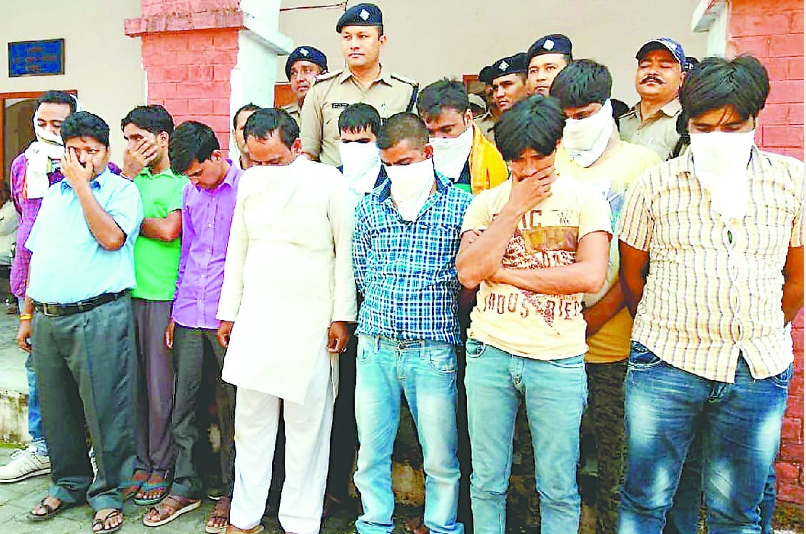 सांबा रामगढ़ पुलिस ने 11 जुआरी पकड़े, 6800 नकदी भी बरामद