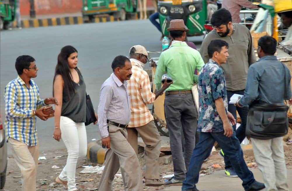 illegal guides and hawkers network around the Taj Mahal