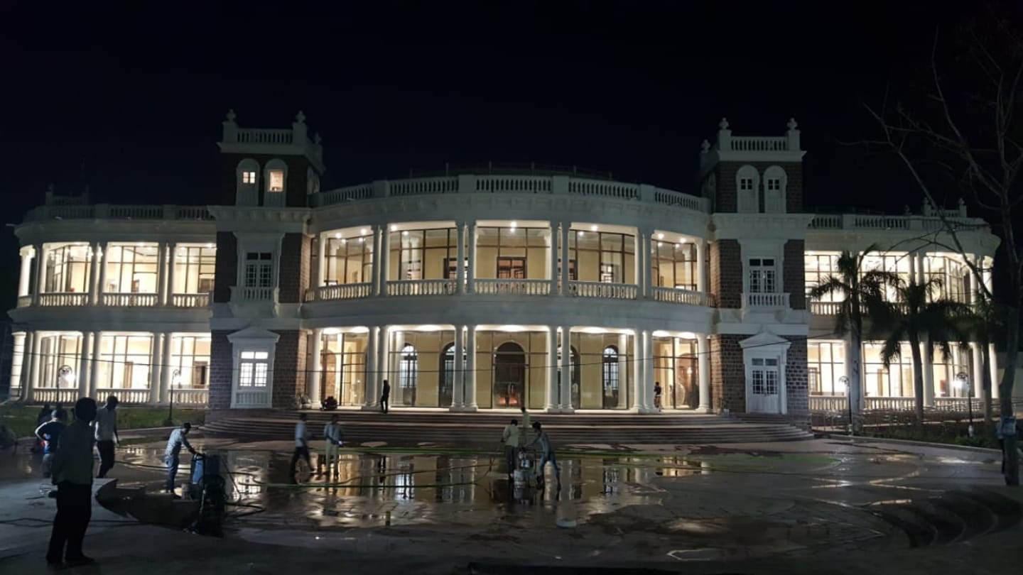 Old story and new look of minto hall of Bhopal.