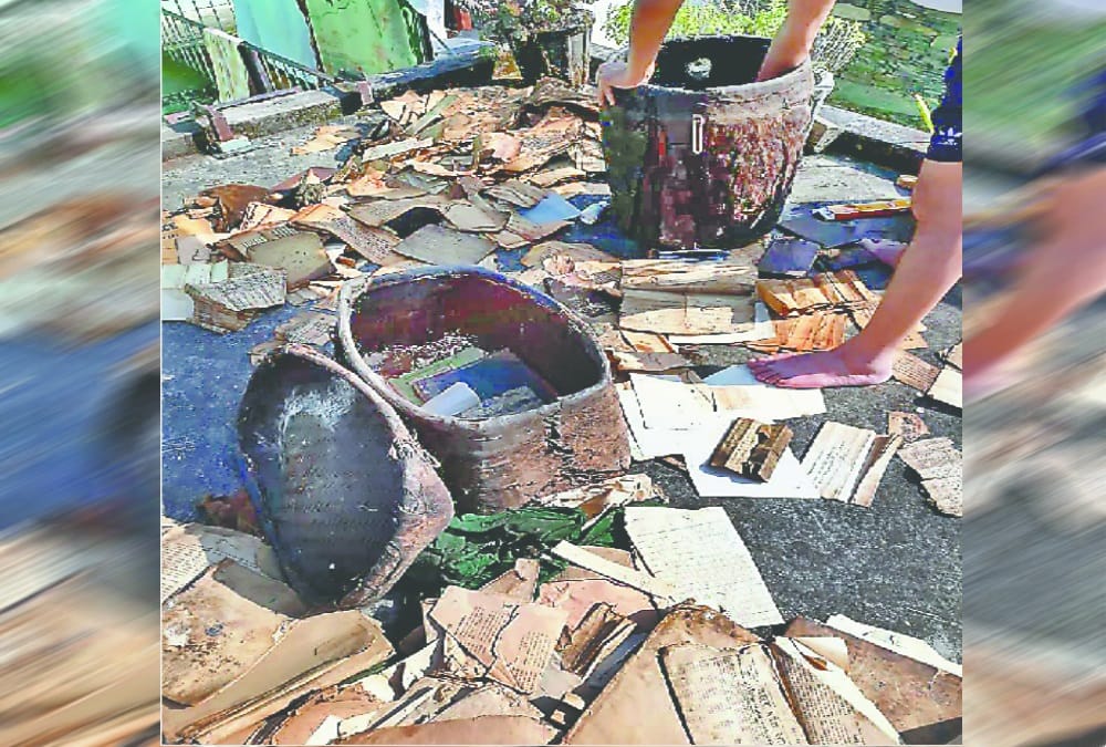Rare manuscripts Found after 200 years in House Locked room uttarakhand