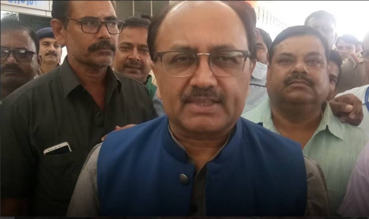Siddharth nath singh says that vivek tiwari has been murdered