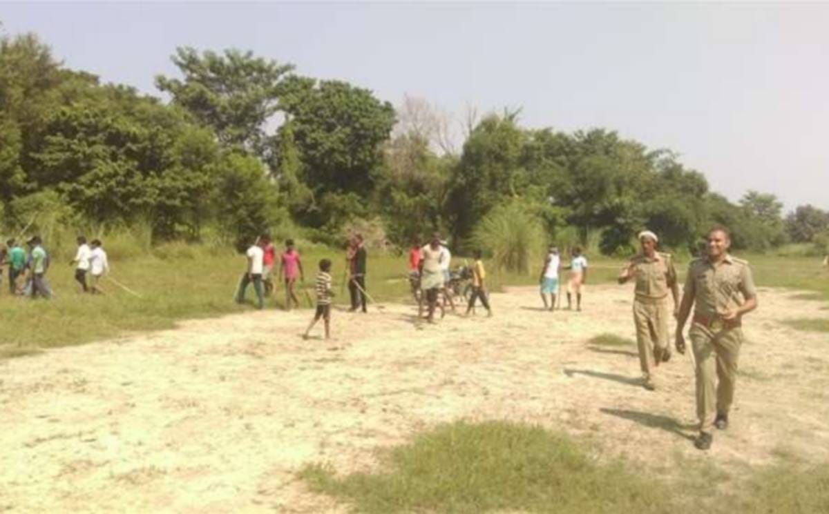 clash and firing in mau district between two groups