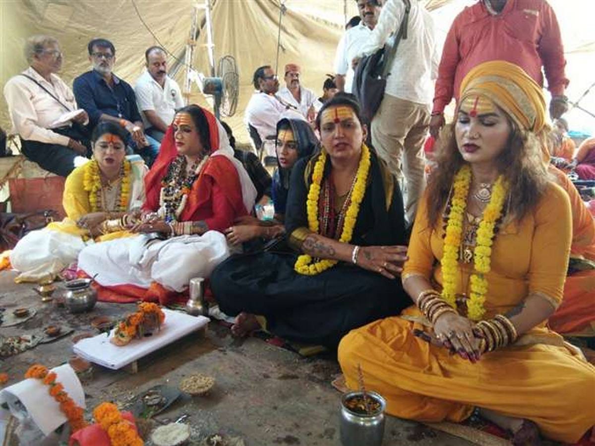 Transgenders do pind daan in pichasmochan kund at varanasi