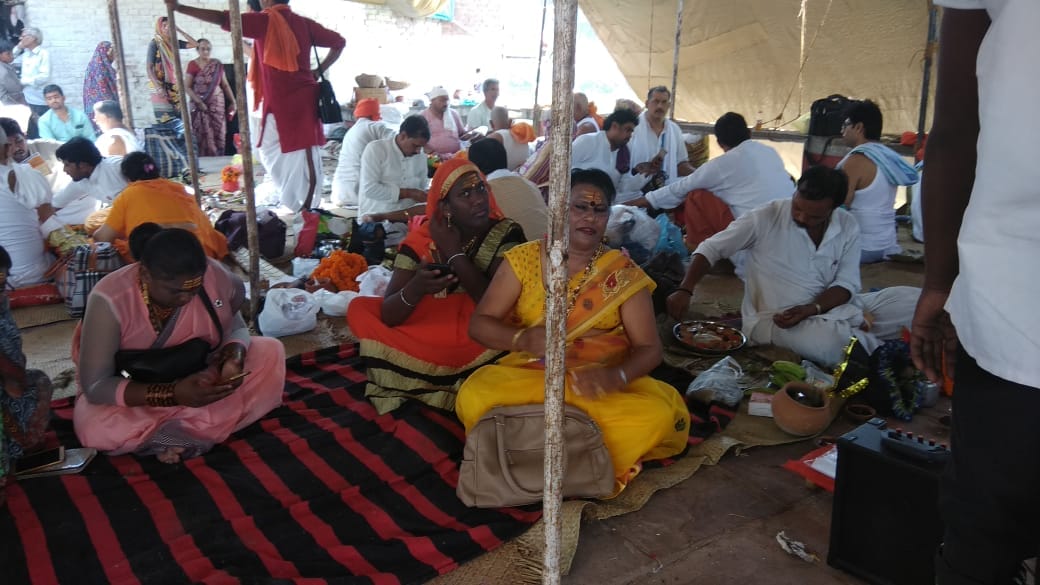 Transgenders do pind daan in pichasmochan kund at varanasi