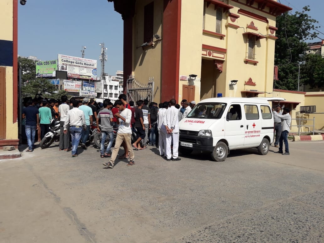 BHU student start protest after one student drown in ganga