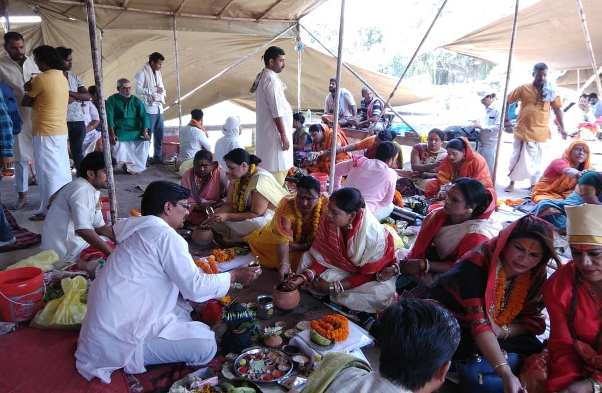 Transgenders do pind daan in pichasmochan kund at varanasi