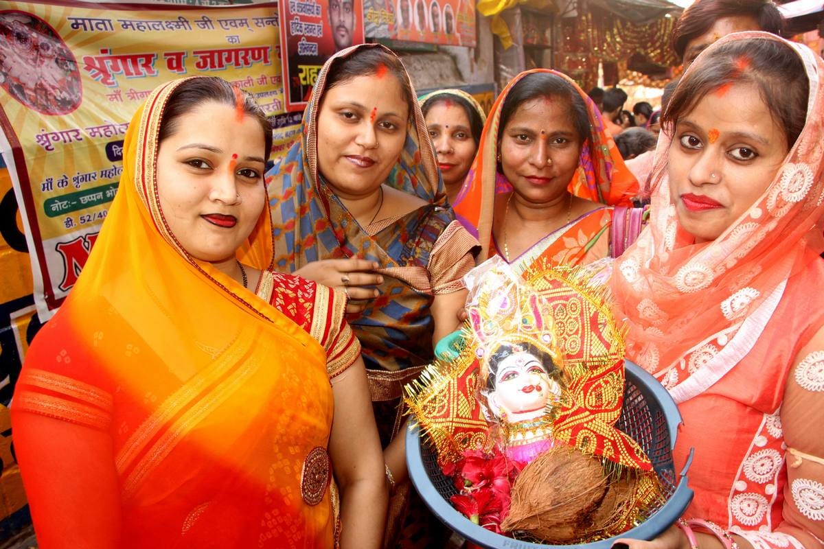 Mothers jitiya nirjala vrat for her children in varanasi