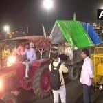 किसान घाट की ओर जाते किसान