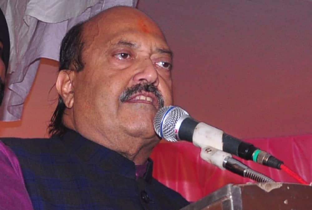 Amar Singh says Jaya to Tell Amitabh Bachchan not to do Jumma Chumma and gets trolled