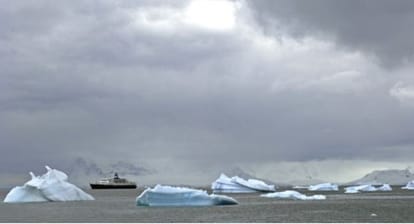 this ship drilling into antarcticas warm and balmy past