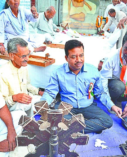 gandhi jaynti par kent board ne chalaya sawachhta abhiyan