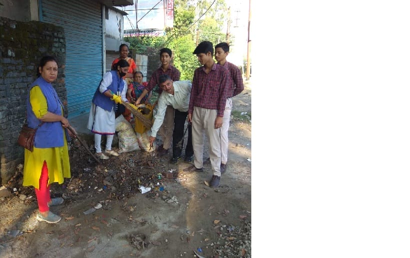 Cleaniness in Haldwani with students and other people
