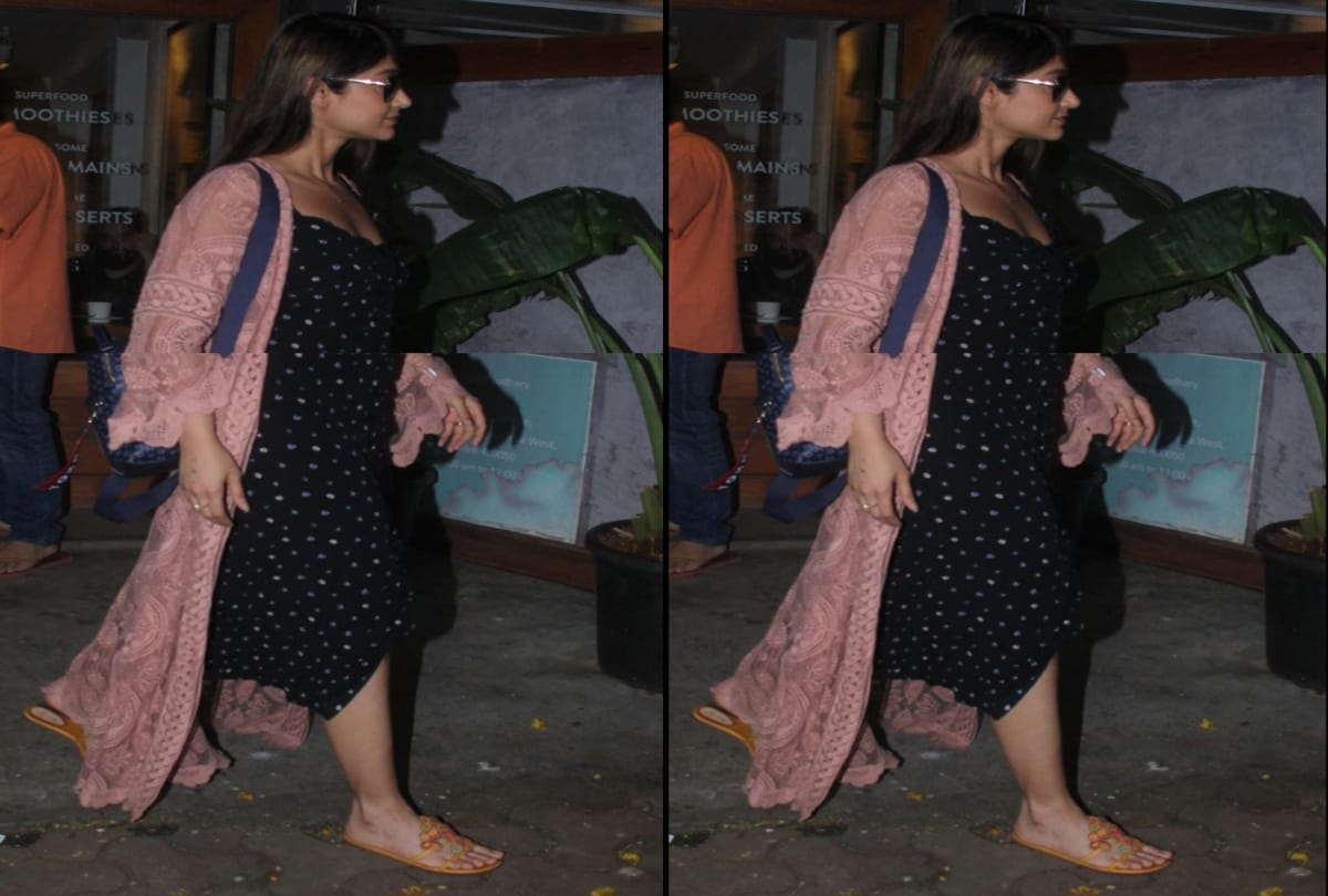 Ileana DCruz looking smoking hot in lacy shrug