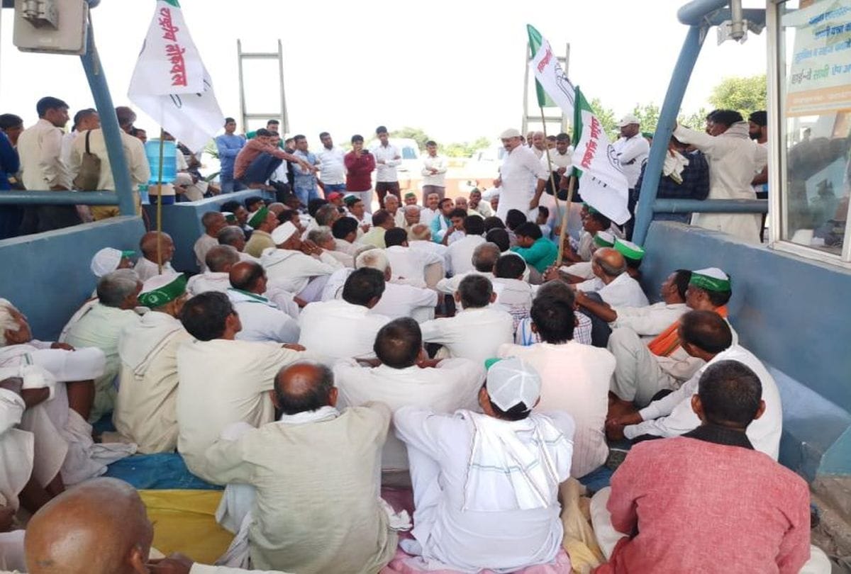 Farmers blocked the yamuna expressway