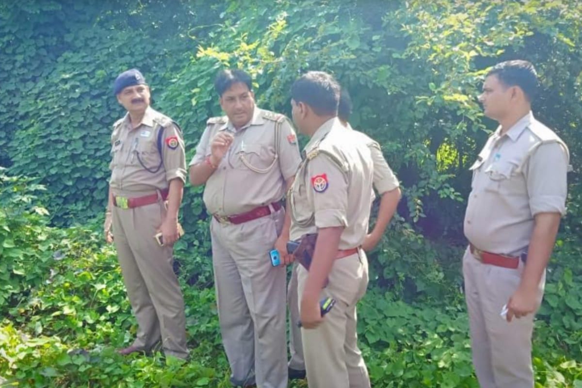 man dead body found in the jungle of Muzaffarnagar police investigating