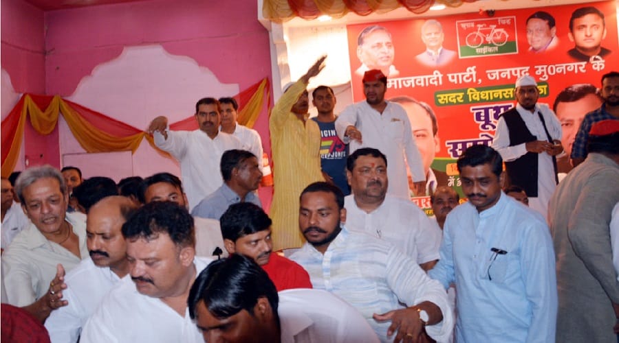 Samajwadi Party workers fight in Muzaffarnagar