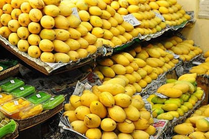 Indian People Liking Pakistani Mangoes