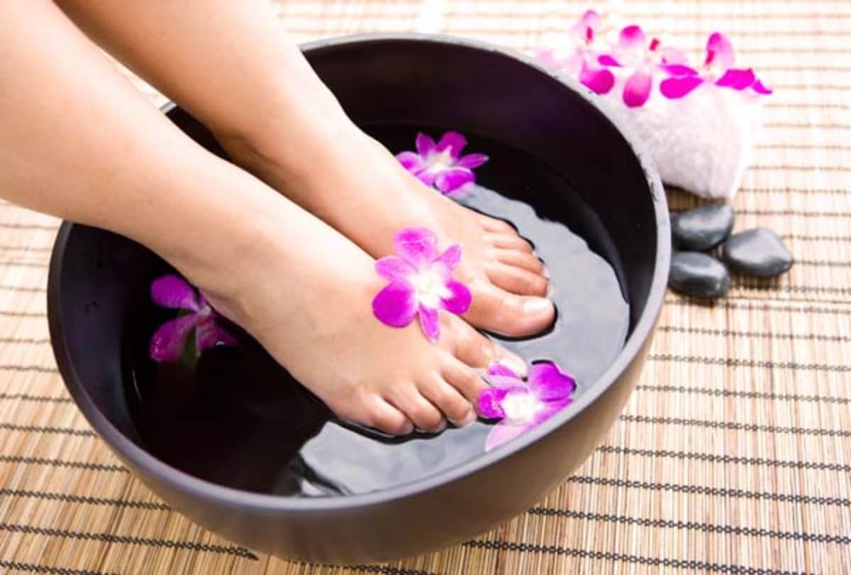 get rid of foot tanning with rice flour at home