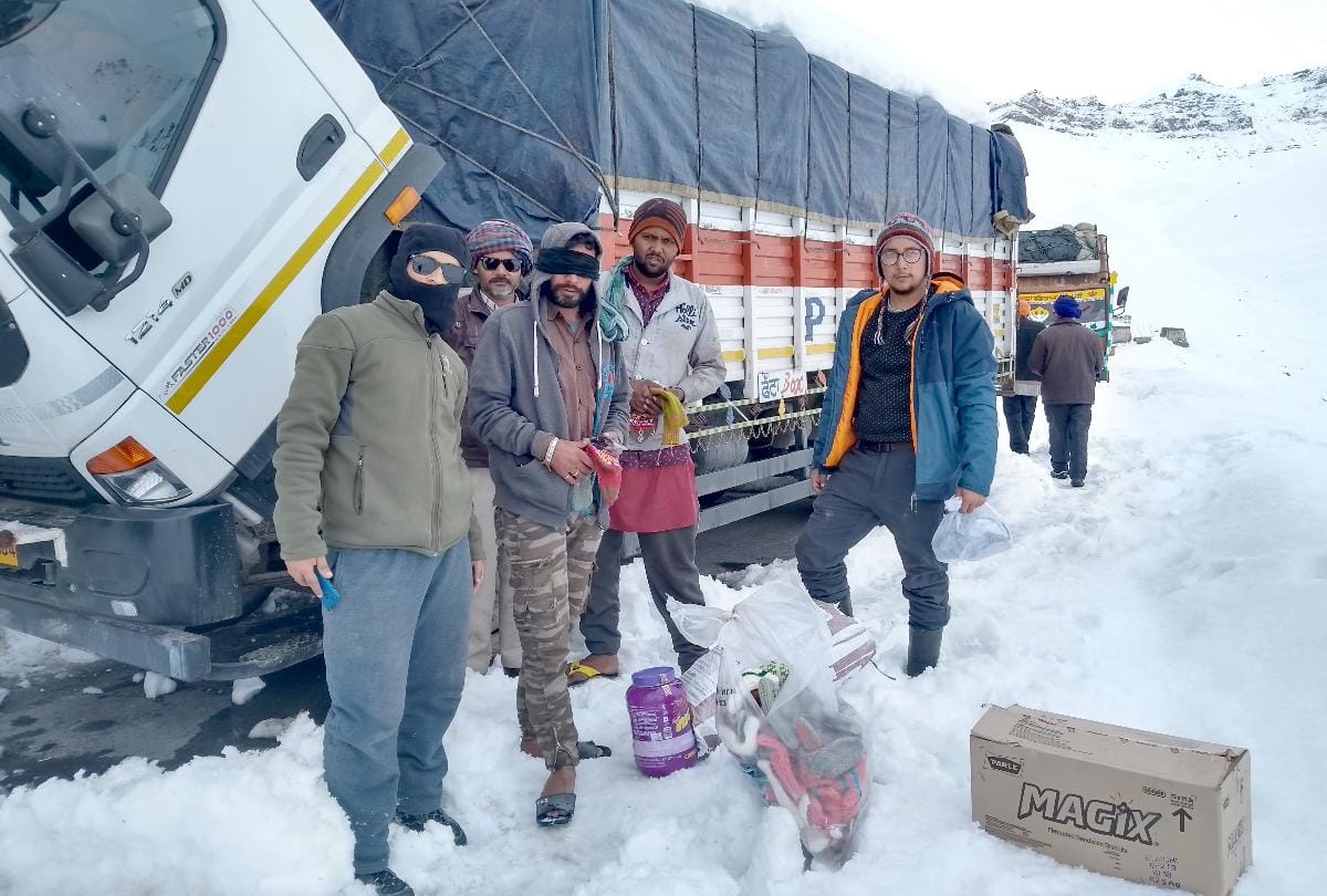 350 pepople rescue by Lahaul spiti administration and local residents Himachal pradesh