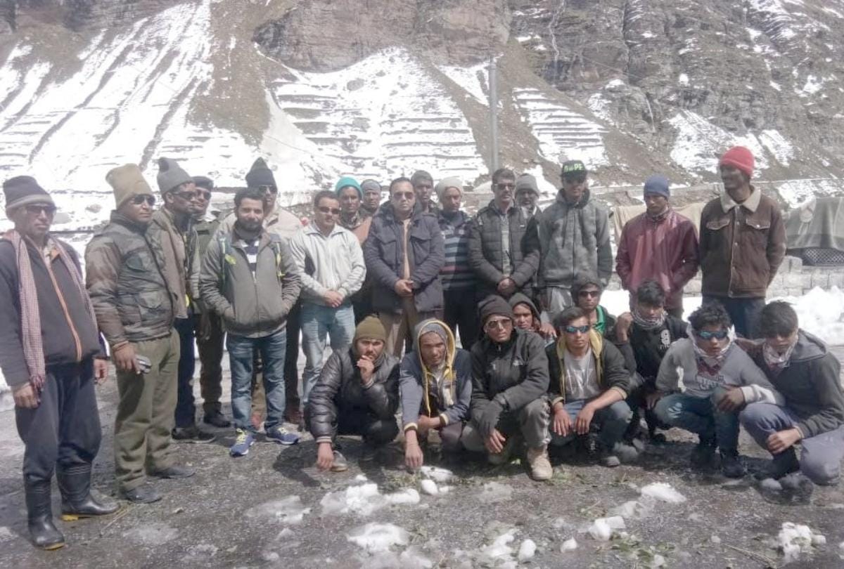 350 pepople rescue by Lahaul spiti administration and local residents Himachal pradesh