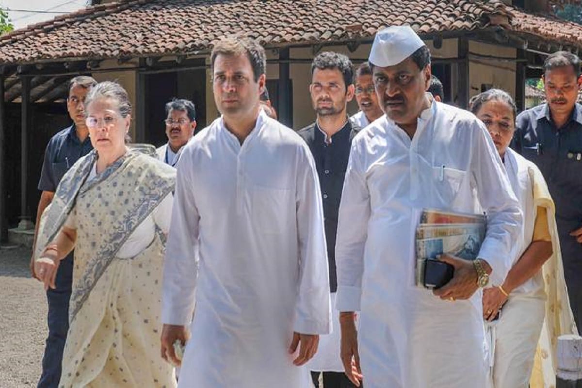 Rahul and Sonia went to Wardha, both washed their plates by themselves