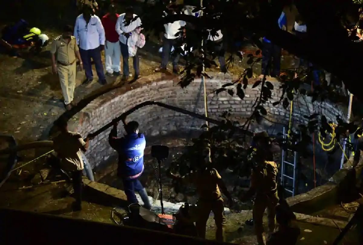 Three people were killed after falling in 30 feet deep well during religious rituals in Mumbai