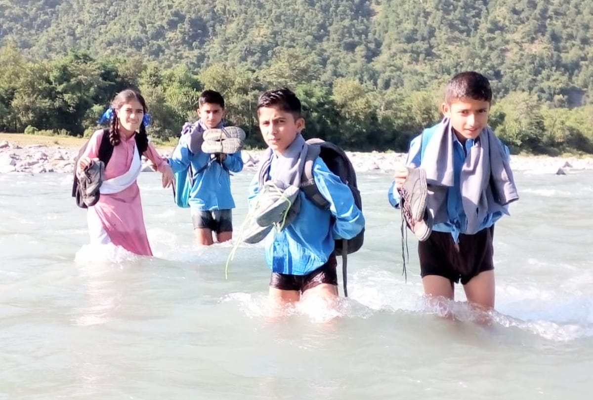 Chhachtee children put their life in the risks every day to reach school