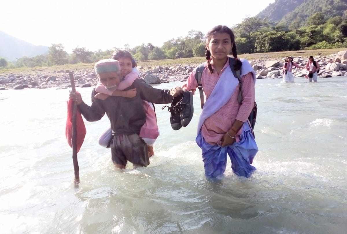 Chhachtee children put their life in the risks every day to reach school