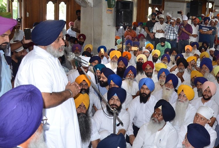 Sukhbir Badal meet Avtar Singh Makkar in ludhiana