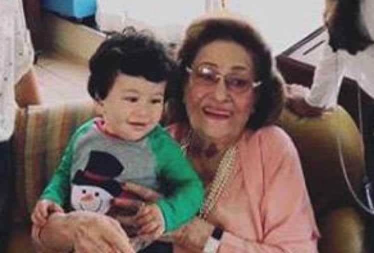 kareena kapoor son taimur ali khan photo with his grand mother krishna raj kapoor