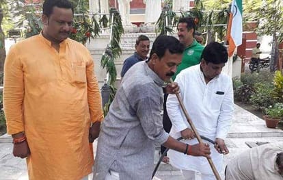 Leader take broom for photography in varanasi